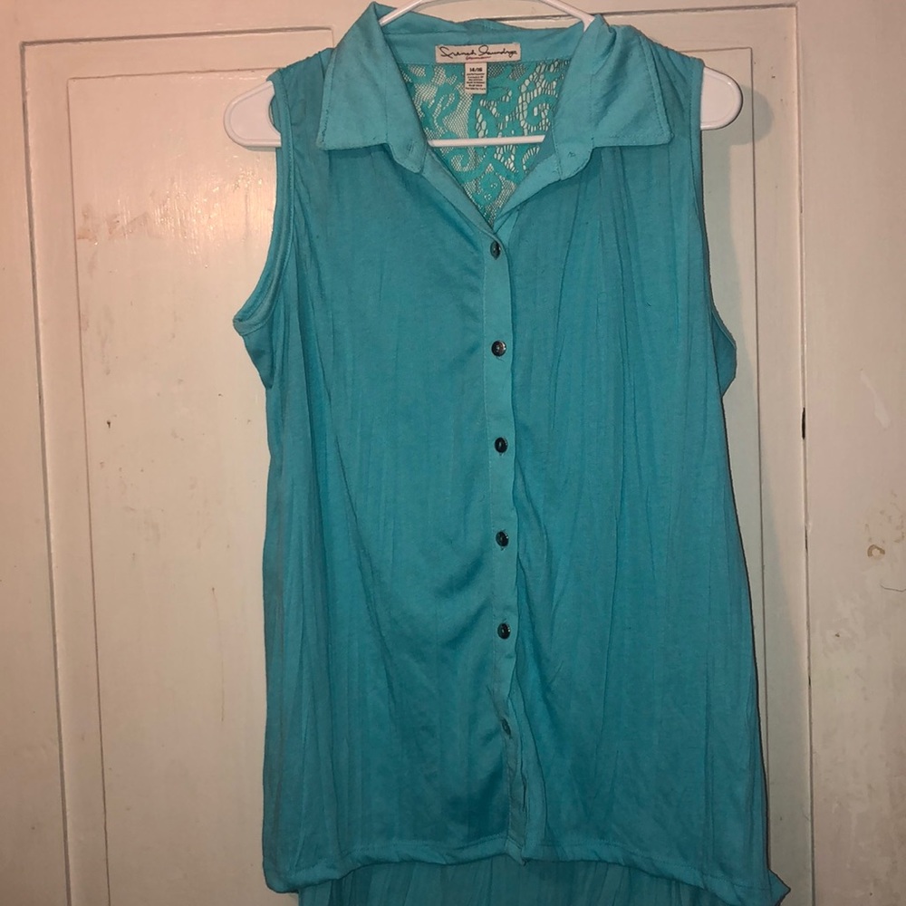 Sleeveless button up